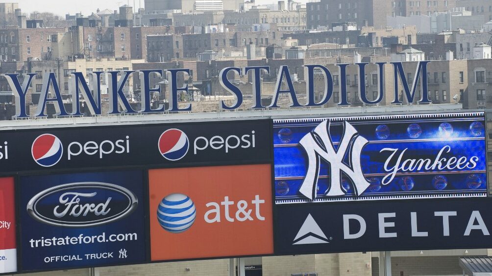 sign-outfield-yankee-stadium-new-york-aspect-ratio-16-9