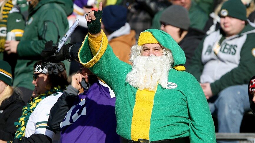 A-fan-dressed-as-Santa-Claus-poses-for-a-picture-before-the-game-between-the-Green-Bay-Packers-and-the-Minnesota-Vikings-at-Lambeau-Field-aspect-ratio-16-9