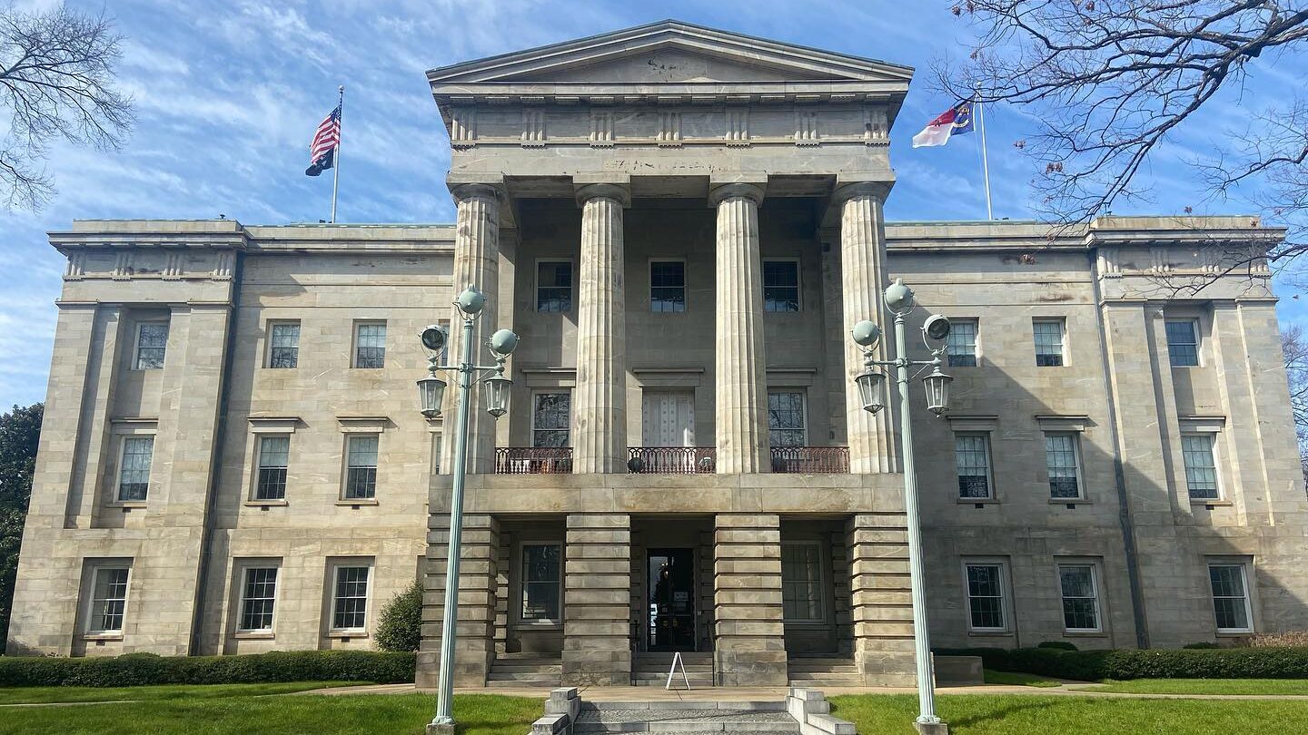 north-carolina-state-capitol-building-raleigh-aspect-ratio-16-9