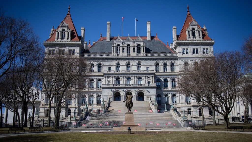 new-york-state-capitol-building-albany-aspect-ratio-16-9