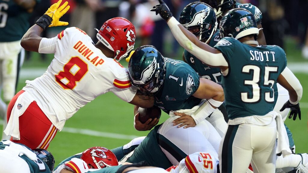 jalen-hurts-philadelphia-eagles-kansas-city-chiefs-sb57-aspect-ratio-16-9