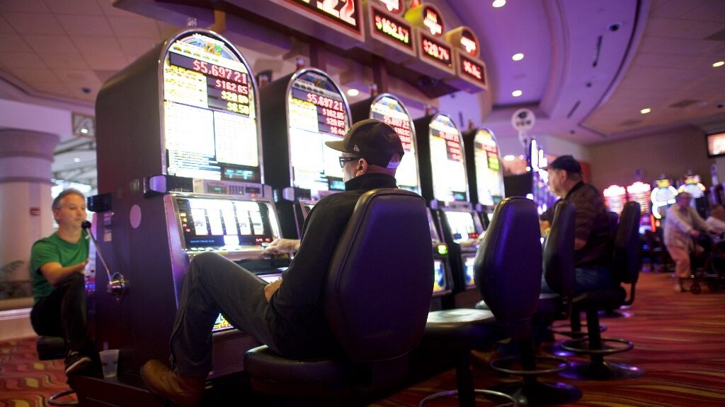 bettors-slot-machines-dover-downs-casino-delaware-aspect-ratio-16-9
