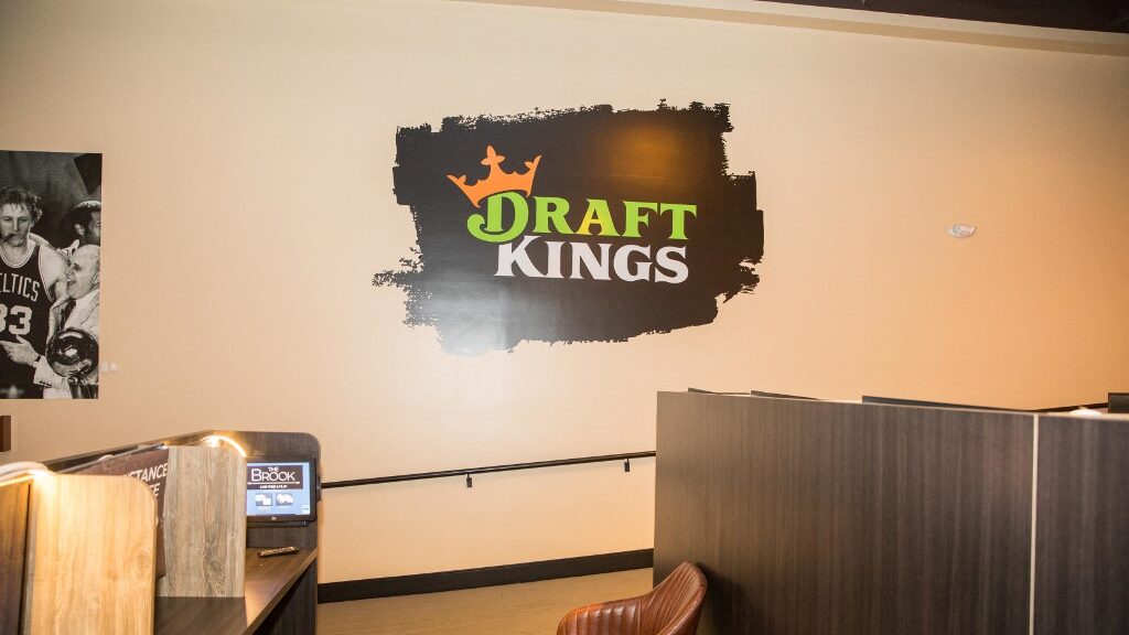 signage-draftkings-sportsbook-seabrook-new-hampshire-aspect-ratio-16-9