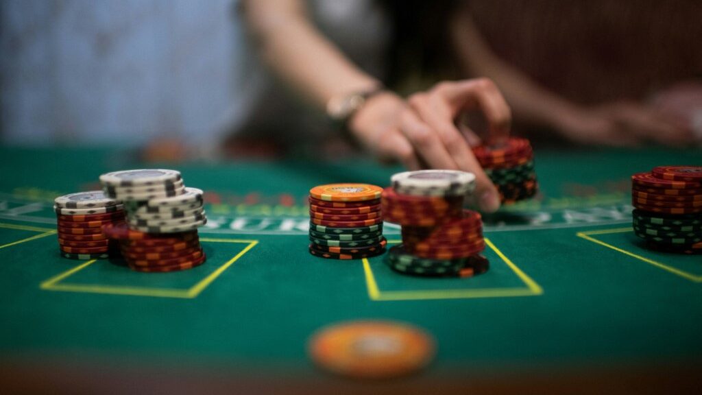 student-blackjack-casino-school-tokyo-japan-2-aspect-ratio-16-9