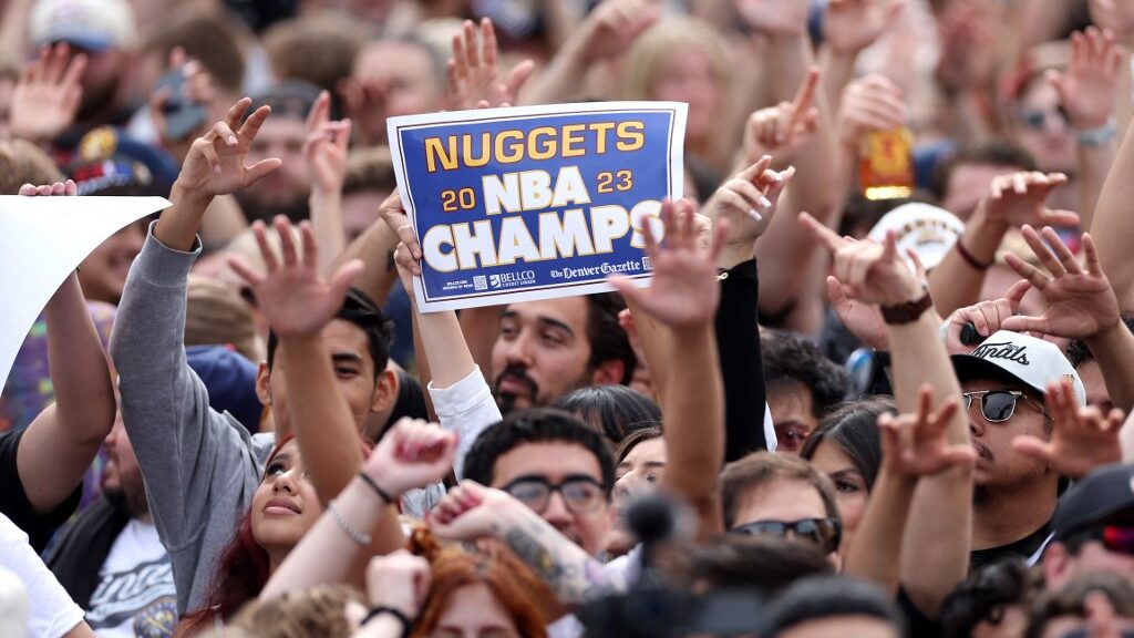 fans-denver-nuggets-victory-2023-nba-championship-aspect-ratio-16-9