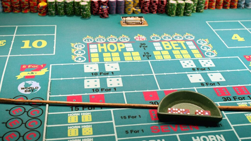 craps-table-las-vegas-nevada-casino-aspect-ratio-16-9