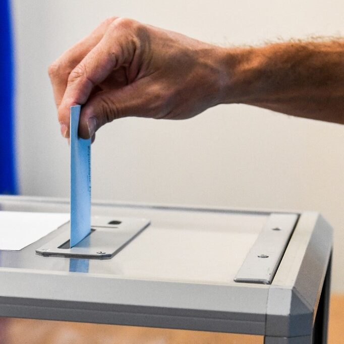 voter-ballot-french-elections-miami-florida-aspect-ratio-1-1