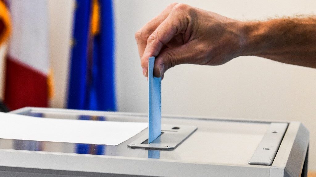 voter-ballot-french-elections-miami-florida-aspect-ratio-16-9