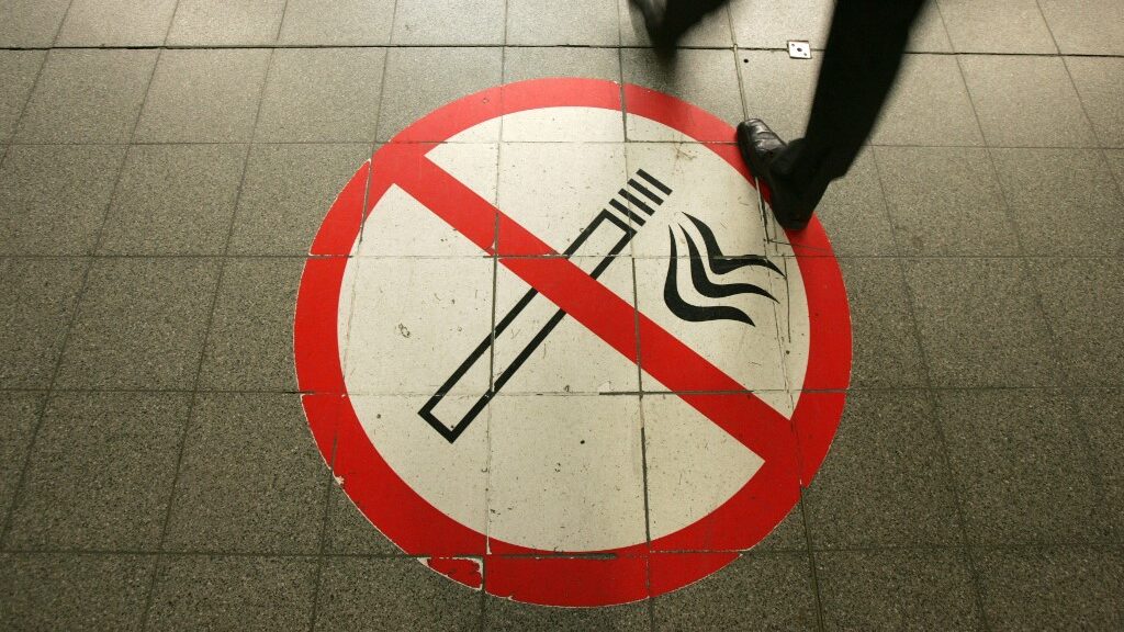 no-smoking-sign-potsdamer-platz-train-station-berlin-aspect-ratio-16-9