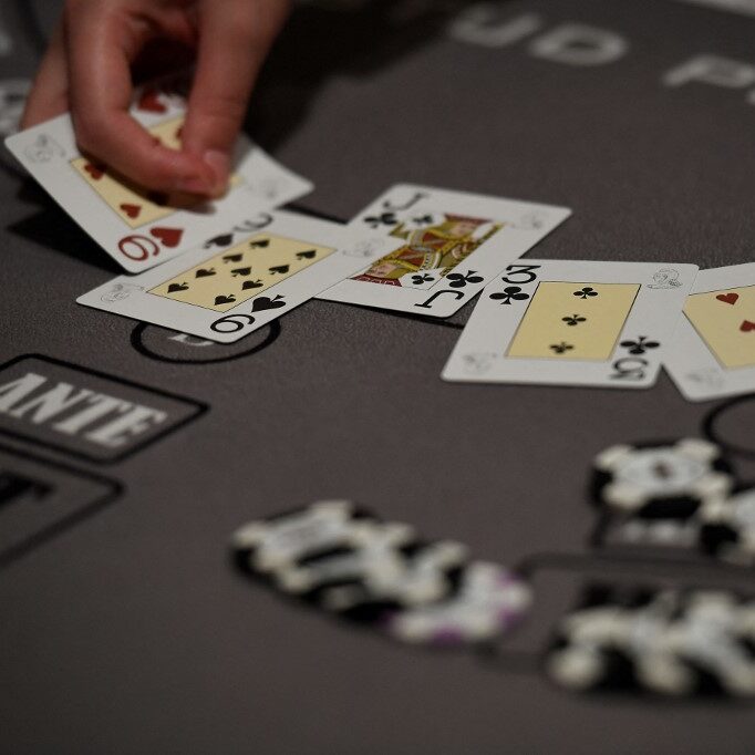 dealer-cards-stud-poker-table-casinos-aspect-ratio-1-1