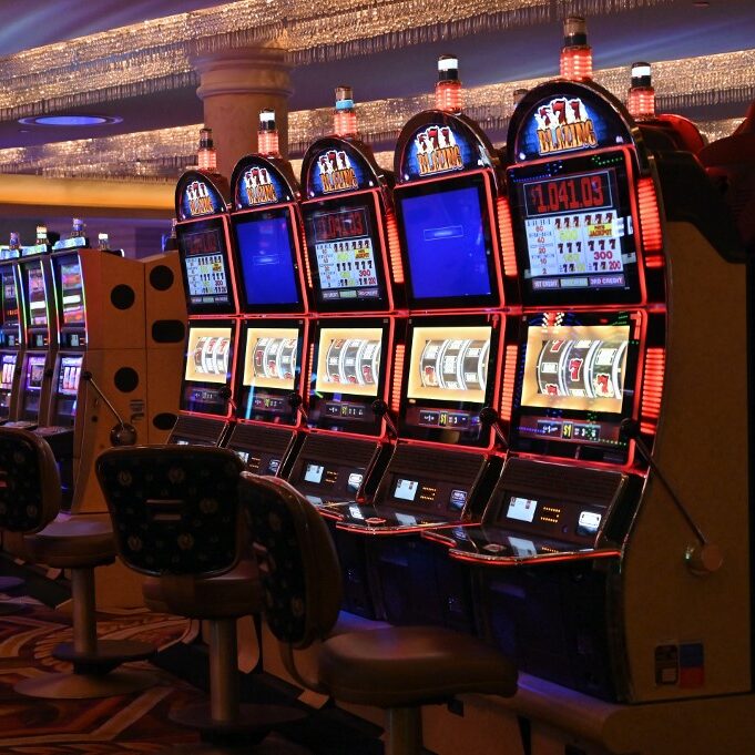 slot-machines-caesars-palace-las-vegas-strip-aspect-ratio-1-1