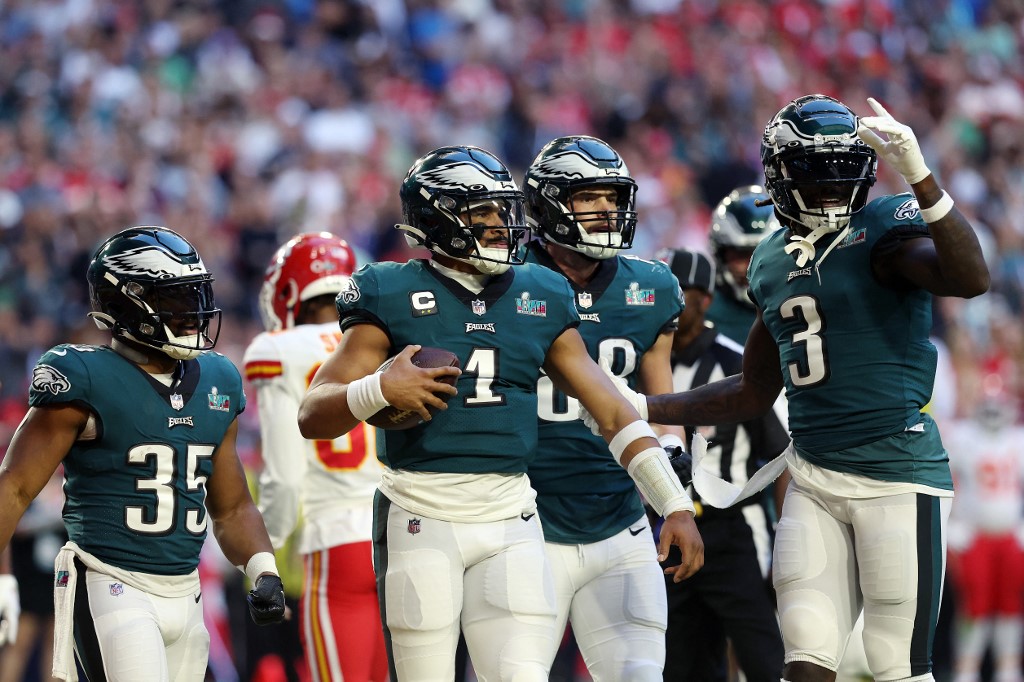 MVP! MVP! MVP!' For Eagles' Jalen Hurts, 'it's all love' in 8-0 start 