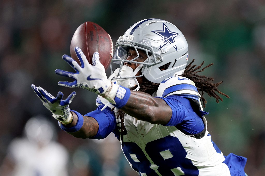 CeeDee Lamb #88 of the Dallas Cowboys misses a reception against the Philadelphia Eagles