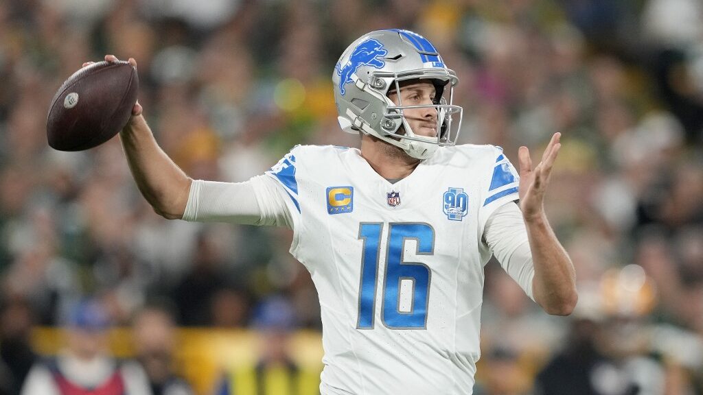 Lions In Command As Road Favorites Early At Lambeau