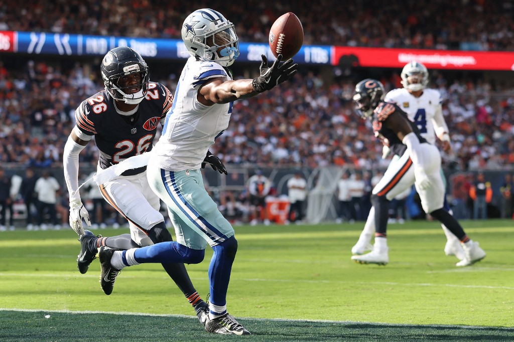 George Pickens #3 of the Dallas Cowboys pulls down a one-handed catch for a touchdown in front of Nahshon Wright #26 of the Chicago Bears