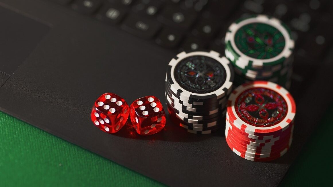 online-poker-casino-token-dices-laptop-1-aspect-ratio-16-9