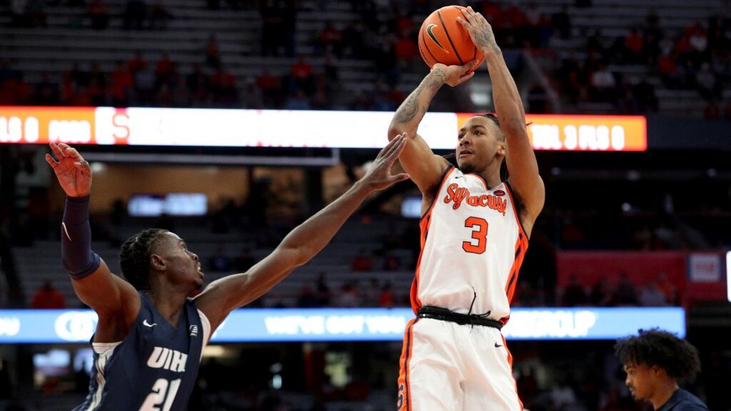 Clarence-Daniels-21-of-the-New-Hampshire-Wildcats-guards-Judah-Mintz-3-of-the-Syracuse-Orange-as-he-shoots-aspect-ratio-16-9