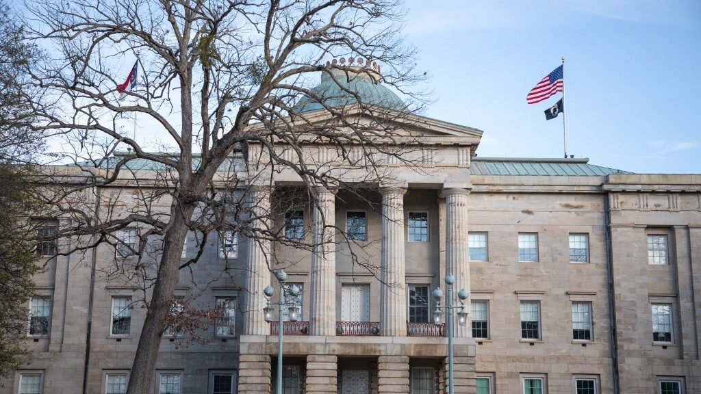 north-carolina-state-capitol-building-raleigh-aspect-ratio-16-9