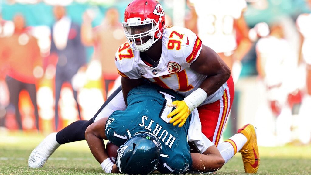 alex-okafor-kansas-city-chiefs-jalen-hurts-philadelphia-eagles-aspect-ratio-16-9