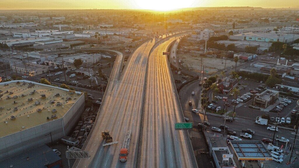 los-angeles-california-freeway-aerial-view-aspect-ratio-16-9