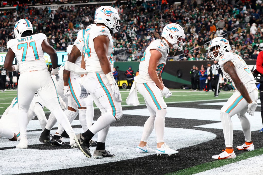 Raheem Mostert #31 of the Miami Dolphins celebrates with his teammates NFL