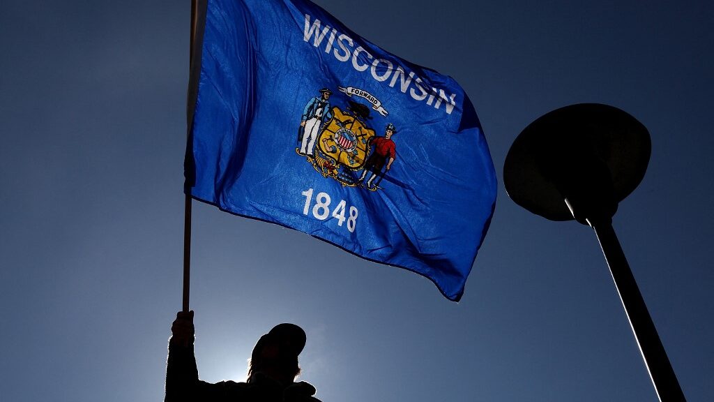wisconsin-state-flag-aspect-ratio-16-9