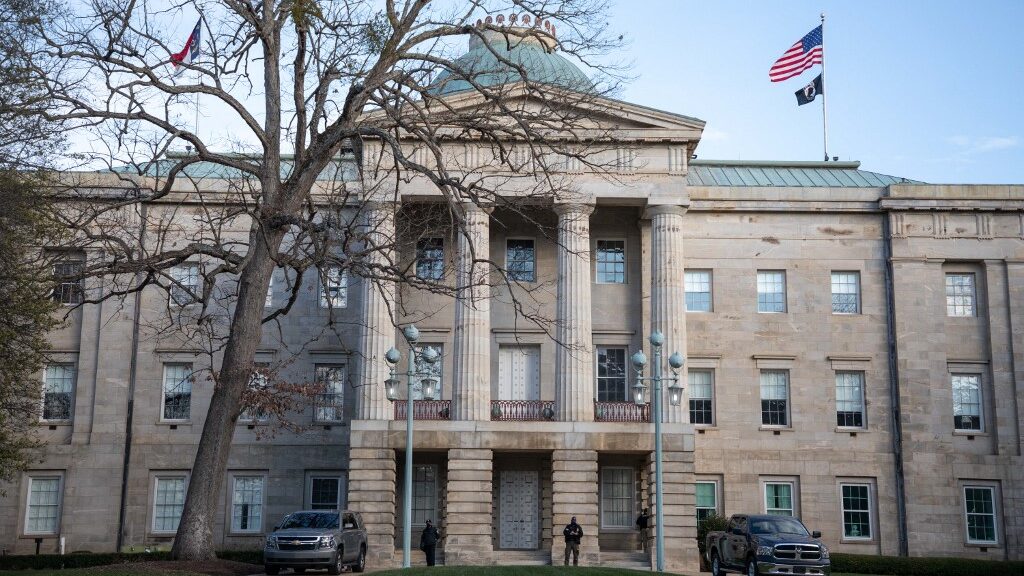 north-carolina-state-capitol-building-raleigh-aspect-ratio-16-9