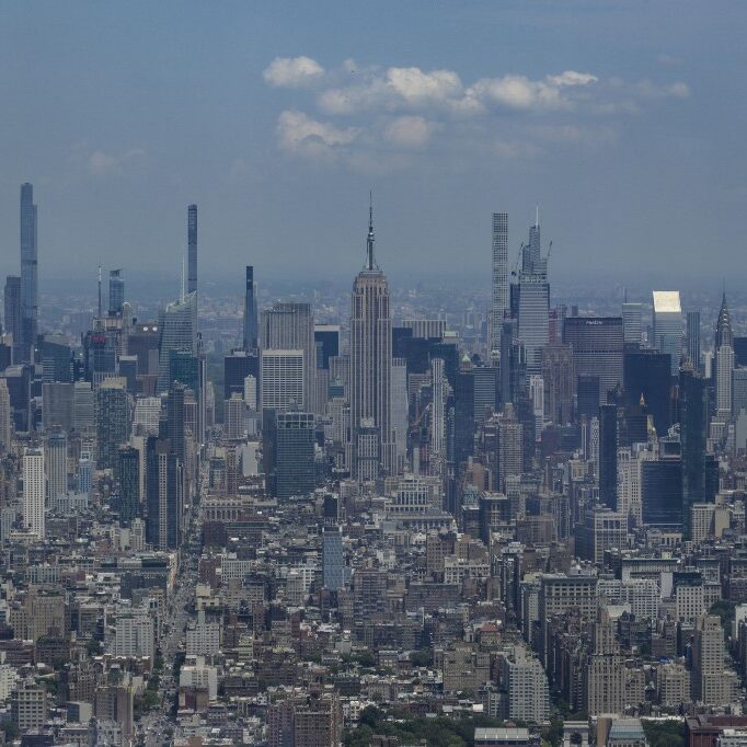 Manhattan-skyline-aspect-ratio-1-1