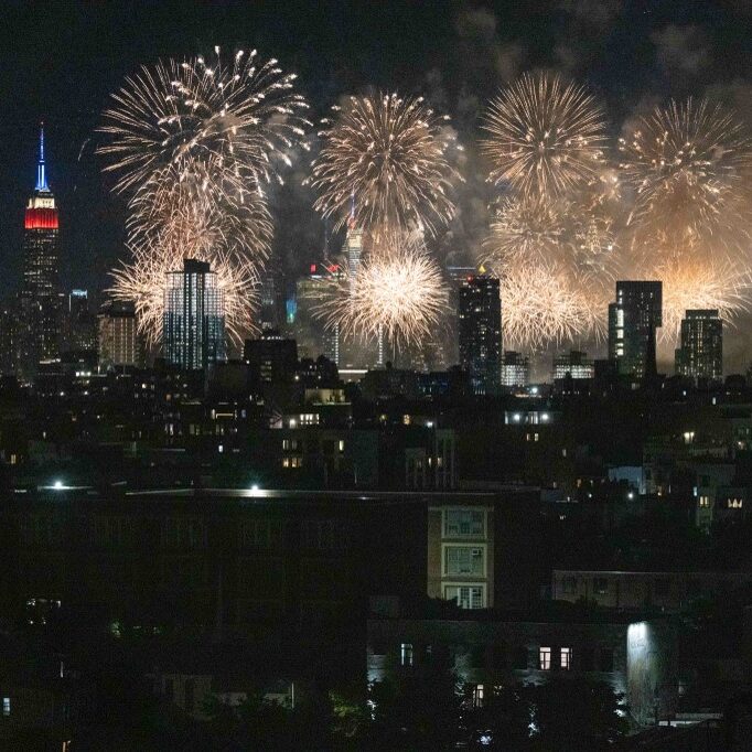 Manhattan-Fireworks-aspect-ratio-1-1