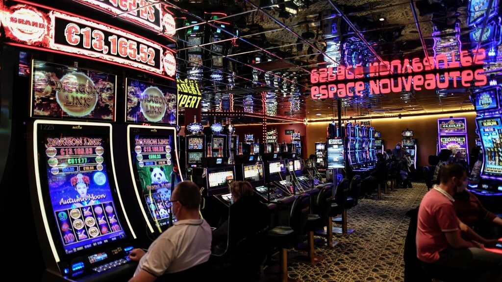 general-view-people-gambling-slot-machines-aspect-ratio-16-9