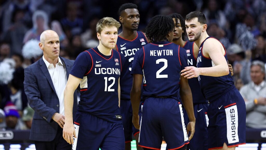 Cam-Spencer-12-of-the-Connecticut-Huskies-looks-on-with-teammates-during-the-second-half-against-the-Villanova-Wildcats-aspect-ratio-16-9