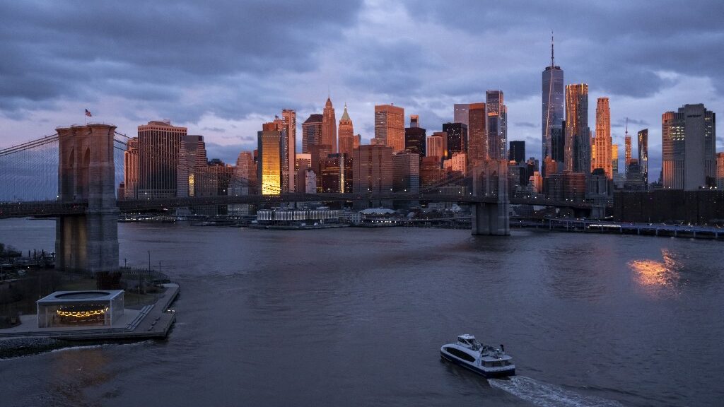 skyline-of-lower-Manhattan-aspect-ratio-16-9