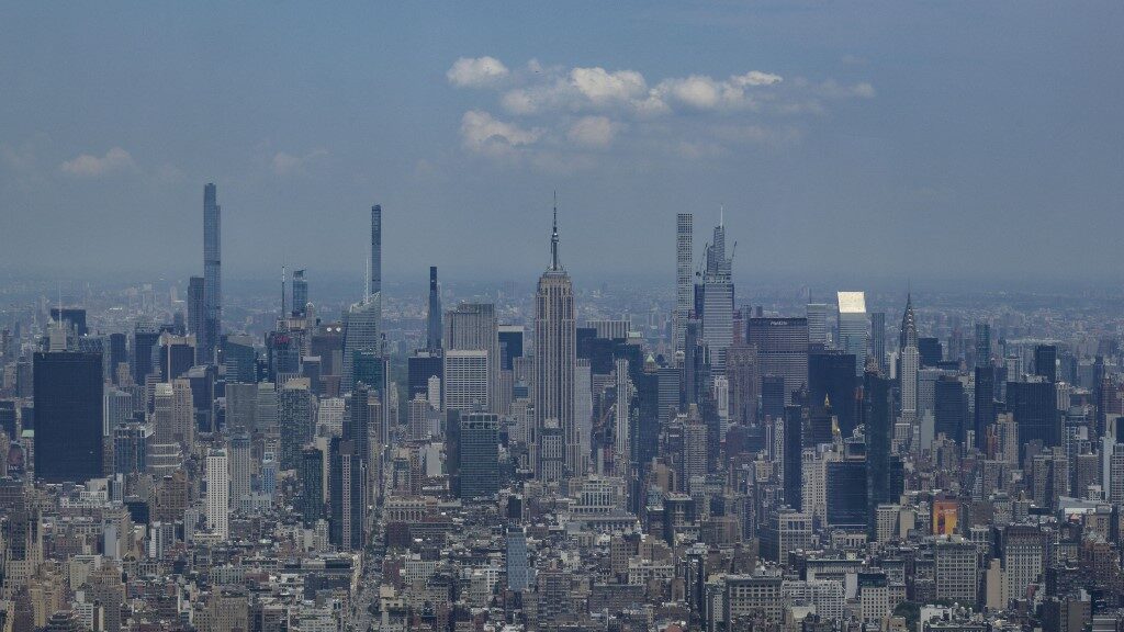 Manhattan-skyline-aspect-ratio-16-9