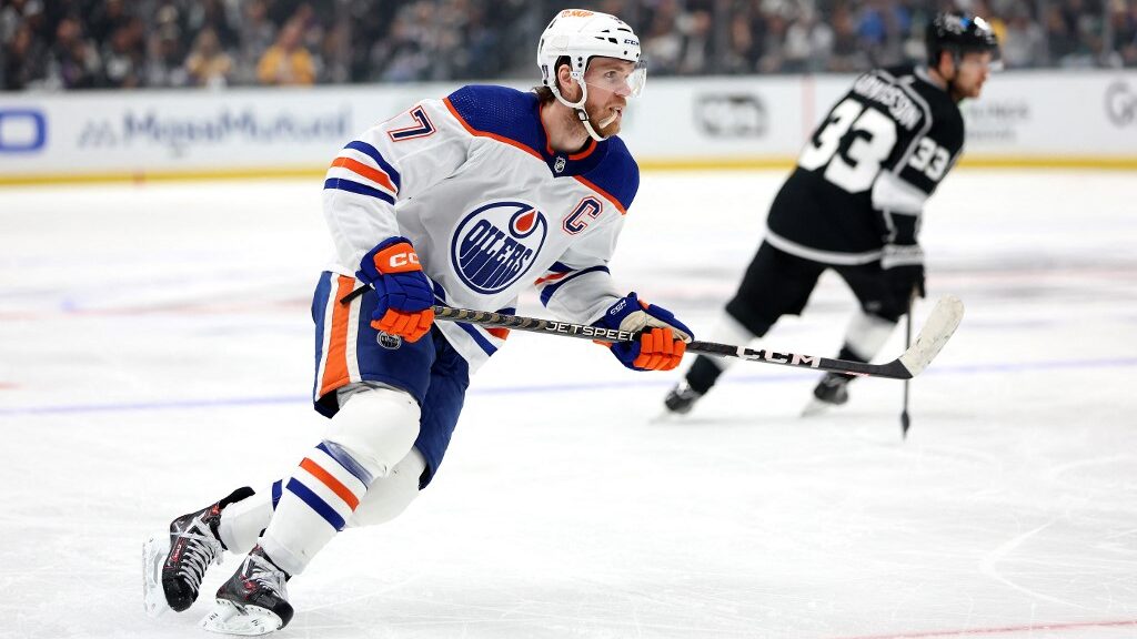 Connor-McDavid-Edmonton-Oilers-2-aspect-ratio-16-9