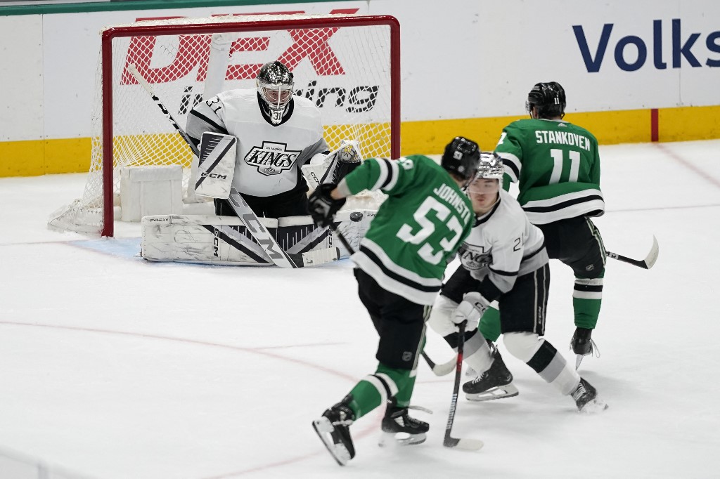 Golden Knights vs. Stars Game 5 Top Pick Johnston to Get Shots on Net