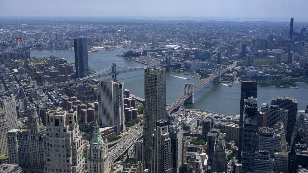 Manhattan-and-Brooklyn-Bridges-aspect-ratio-16-9