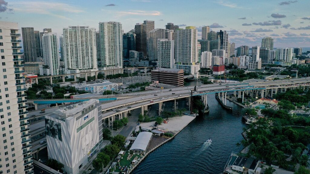 Miami-Downtown-Florida-aspect-ratio-16-9
