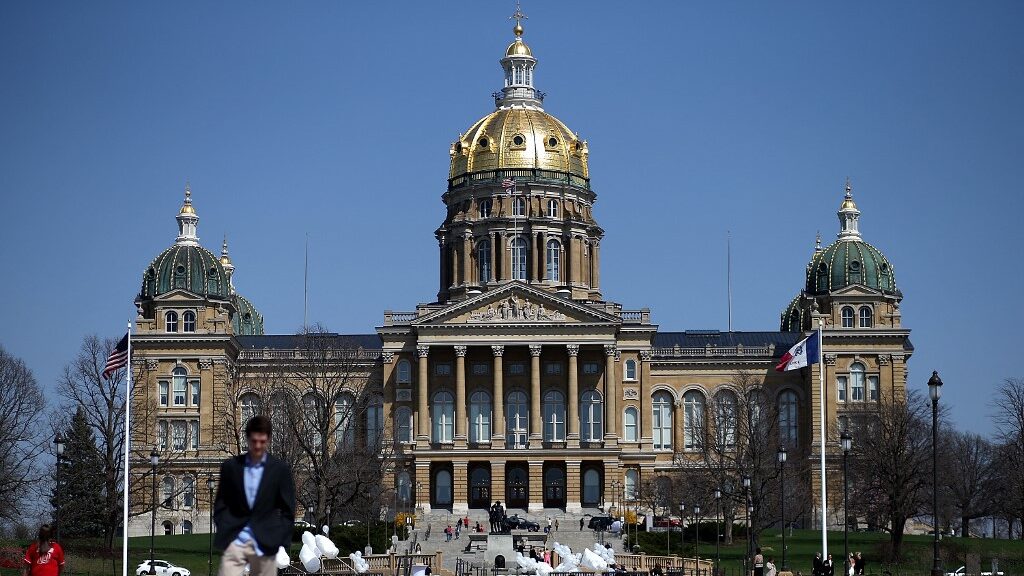 Iowa-state-capitol-1-aspect-ratio-16-9