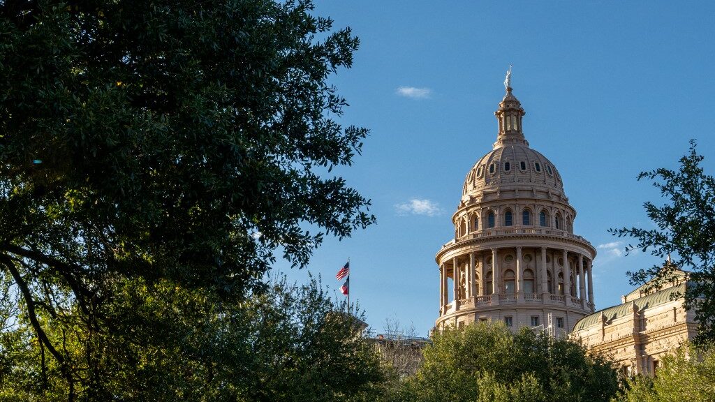 exterior-texas-state-capitol-building-austin-2-aspect-ratio-16-9