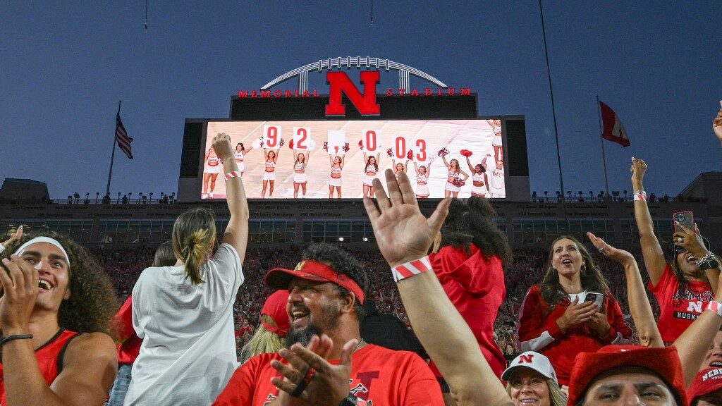 nebraska-cornhuskers-memorial-stadium-in-nebraska-aspect-ratio-16-9