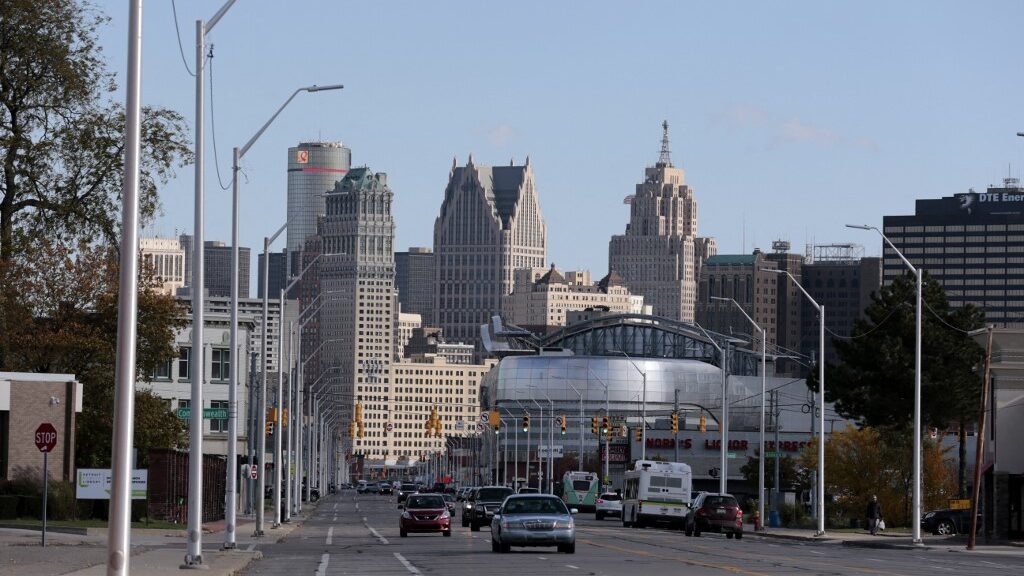 detroit-skyline-grand-river-avenue-michigan-aspect-ratio-16-9