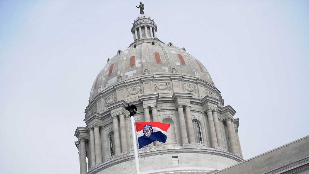 missouri-state-flag-missouri-state-capitol-building-aspect-ratio-16-9