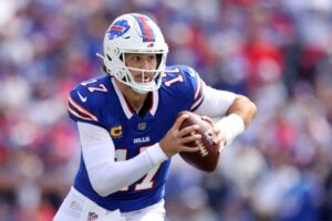 Josh Allen #17 of the Buffalo Bills scrambles during the second quarter against the Arizona Cardinals