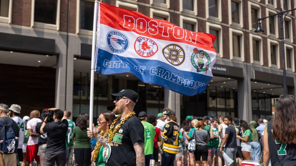 Boston-Celtics-fans-aspect-ratio-16-9