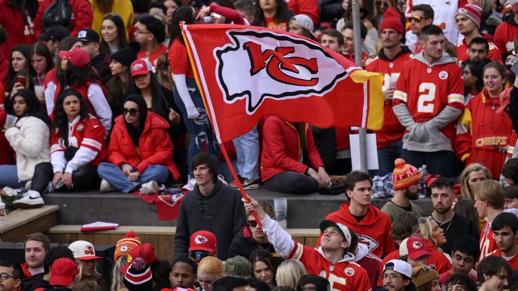 Kansas-City-Chiefs-fans-aspect-ratio-16-9