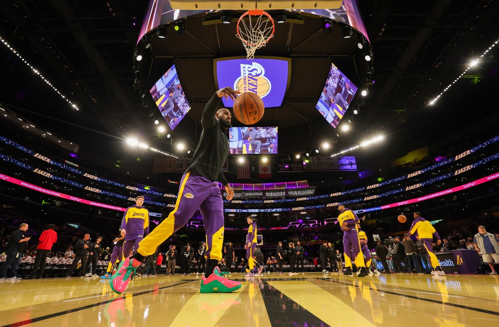 LeBron James Los Angeles Lakers Emirates NBA Cup