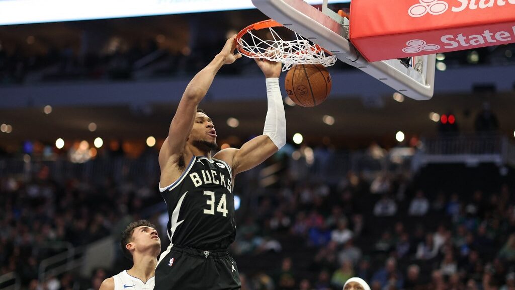 giannis-antetokounmpo-milwaukee-bucks-v-orlando-magic-aspect-ratio-16-9