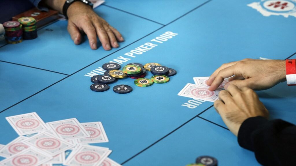 poker-table-with-players-around-it-aspect-ratio-16-9