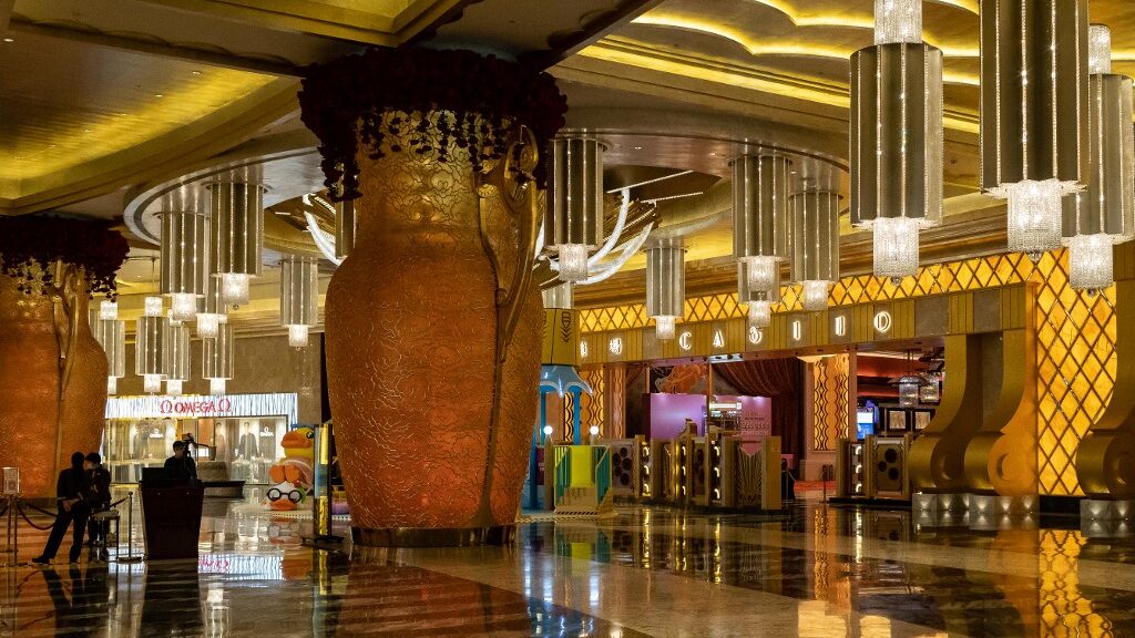 deserted-entrance-studio-city-casino-macau-aspect-ratio-16-9