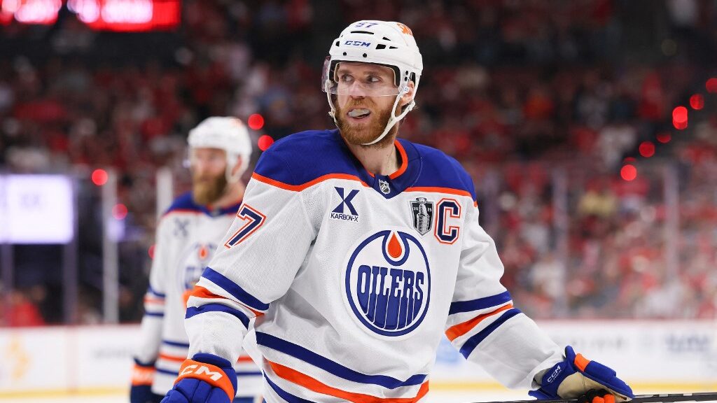 Connor-McDavid-Edmonton-Oilers-7-aspect-ratio-16-9